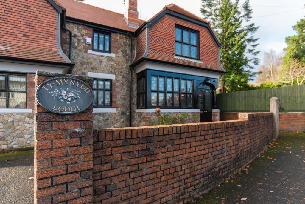Ty Mynydd Lodge Holiday Home Cardiff Exterior photo